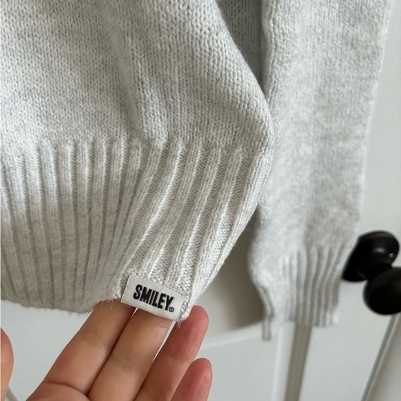 American Eagle Outfitters grey “AE” logo crewneck smiley size M new - Picture 2 of 5